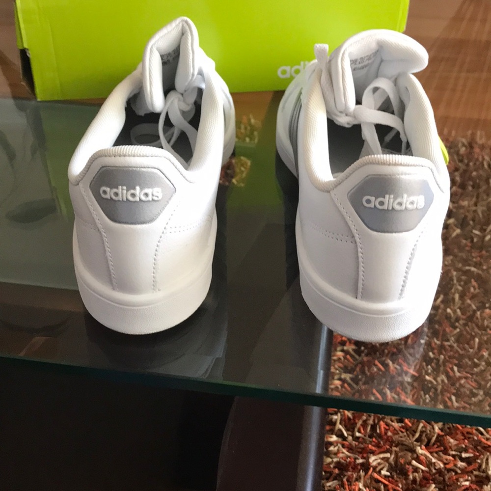 Adidas - Picture 3 of 5